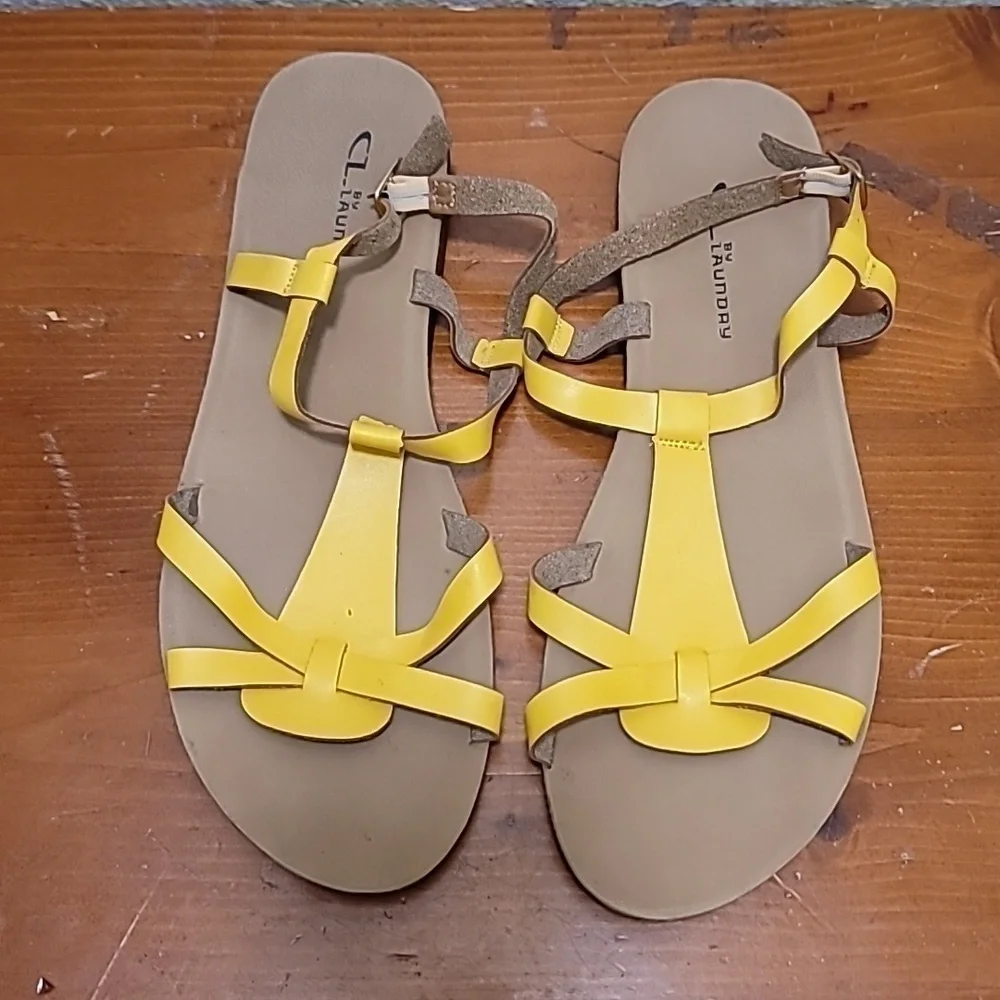 CL‎ by Laundry Strappy Flat Sandals Women's 11 Yellow Gladiator Ankle Buckle